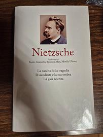 Libro con opere di Nietzsche