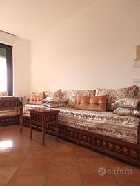 Divani in stile Arabo con tavoli