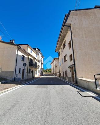 3 LOCALI A RIVISONDOLI