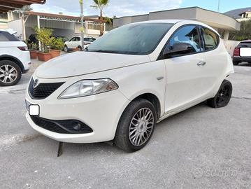 Lancia Ypsilon 1.2 69 CV 5 porte GPL 2019 SINISTRA