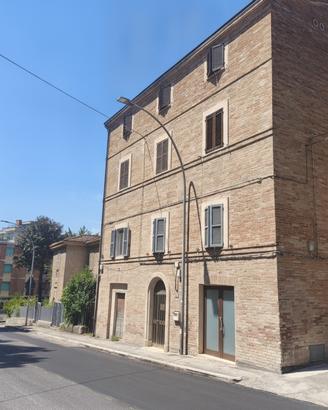 Macerata. Via Gigli. Presso stazione ferroviaria e