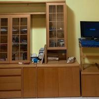 Mobile sala in legno chiaro, vetrine,cassetti,ante