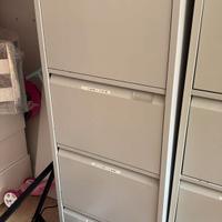 Cassettiera in metallo Bisley

4 cassettoni 