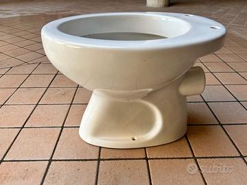 WC in ceramica – scarico a muro