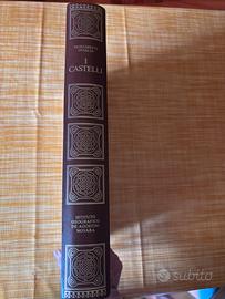 Libro con planimetrie dei castelli d’Italia