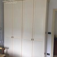 Armadio in legno a 4 ante