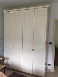 Armadio in legno a 4 ante