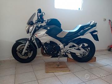 suzuki gsr 600