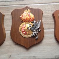 Set di 3 quadretti/crest in legno nuovi 