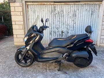 Yamaha X max 250 con antifurto
