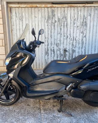 Yamaha X max 250 con antifurto