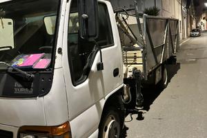 Isuzu NPR 2.8 turbo diesel