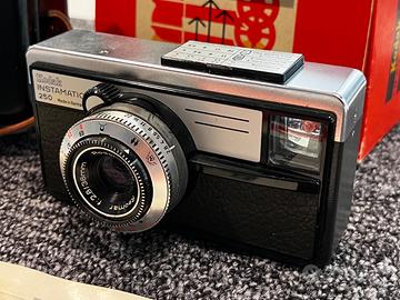 Kodak instamatic 250 camera