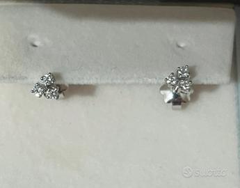 Orecchini oro bianco 750 e diamanti naturali