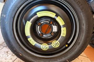 ruotino di scorta con cric