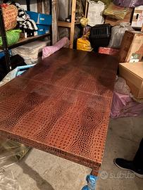 Tavolo piano rivestito in coccodrillo