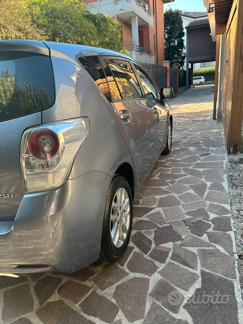 Toyota Verso 2010 photo 2