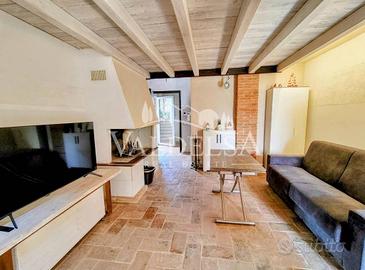 Casa indipendente di 60 m² con 3 locali e posto au
