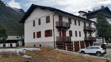 Trilocale e box a Corbet (Ayas). Stagione estiva