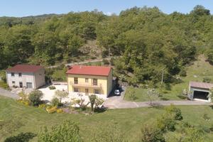 Abitazione, garage, deposito e terreni