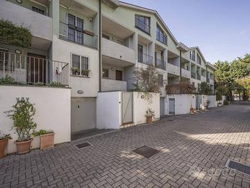 Villetta a schiera di 240 m² con 4 locali e box au