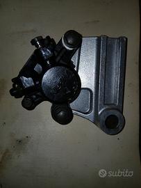 triyump xt 600 pinza posteriore  completa