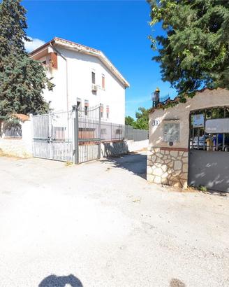 CARINI: IN PRESTIGIOSO RESIDENCE CON PISCINA