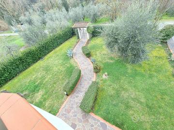 Villa di 220 m² con più di 5 locali e box auto dop