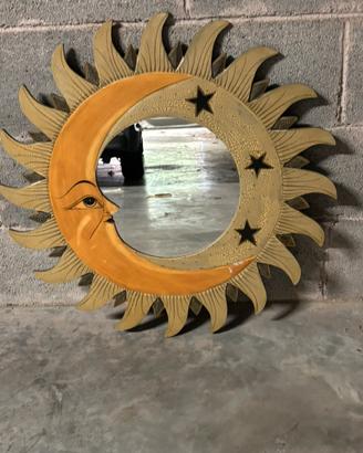 Specchio decorativo in legno intagliato con motivo
