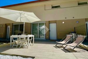 VILLA A SCHIERA A VILLANOVA D'ALBENGA