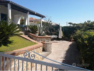 Giugno in Esclusiva Villa Baia Domizia centro