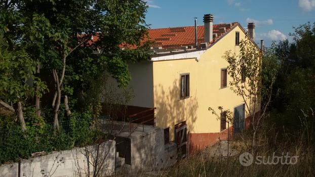 Casa Rurale con Terreno a Belmonte Del Sannio (IS)