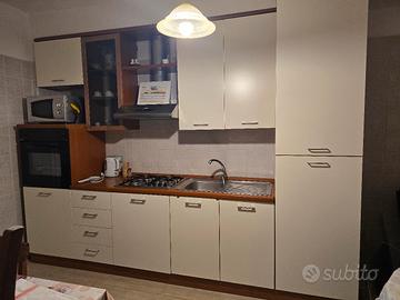 Cucina componibile completa di elettrodomestici