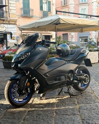 Yamaha tmax 560 blu
