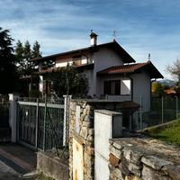 Villetta su due livelli +zona sottostante carrabil