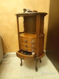 Mobiletto antico in stile