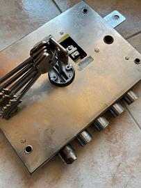 Serratura per porta blindata