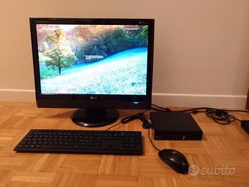 Mini PC con monitor tastiera mouse