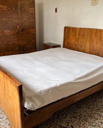 Letto matrimoniale vintage in legno