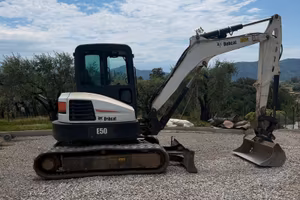 Miniescavatore usato BOBCAT E50
