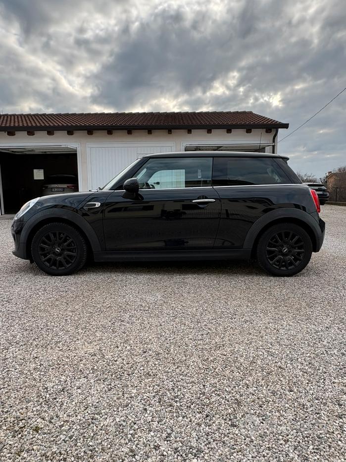 MINI Mini Cooper AE(J01)