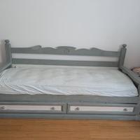 Divano letto salvaspazio in legno con estraibile