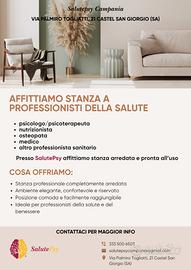 Stanza arredata per professionisti della salute