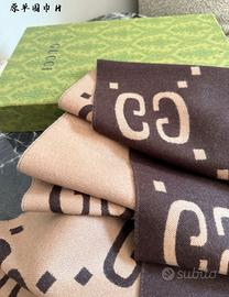 Maxi sciarpa Gucci con Monogram