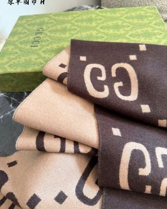 Maxi sciarpa Gucci con Monogram