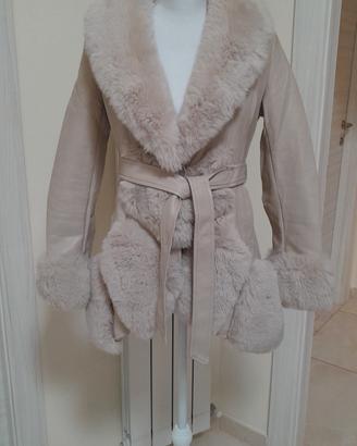 cappotto con pelliccia sintetica 