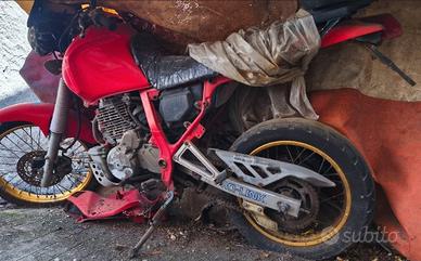 Honda dominator (per pezzi di ricambio)
