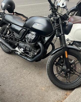 Moto Guzzi V7 III Stone