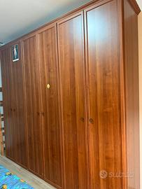 Armadio a 3 ante in legno robusto