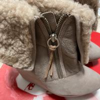 Stivaletti con pelo e zeppa.